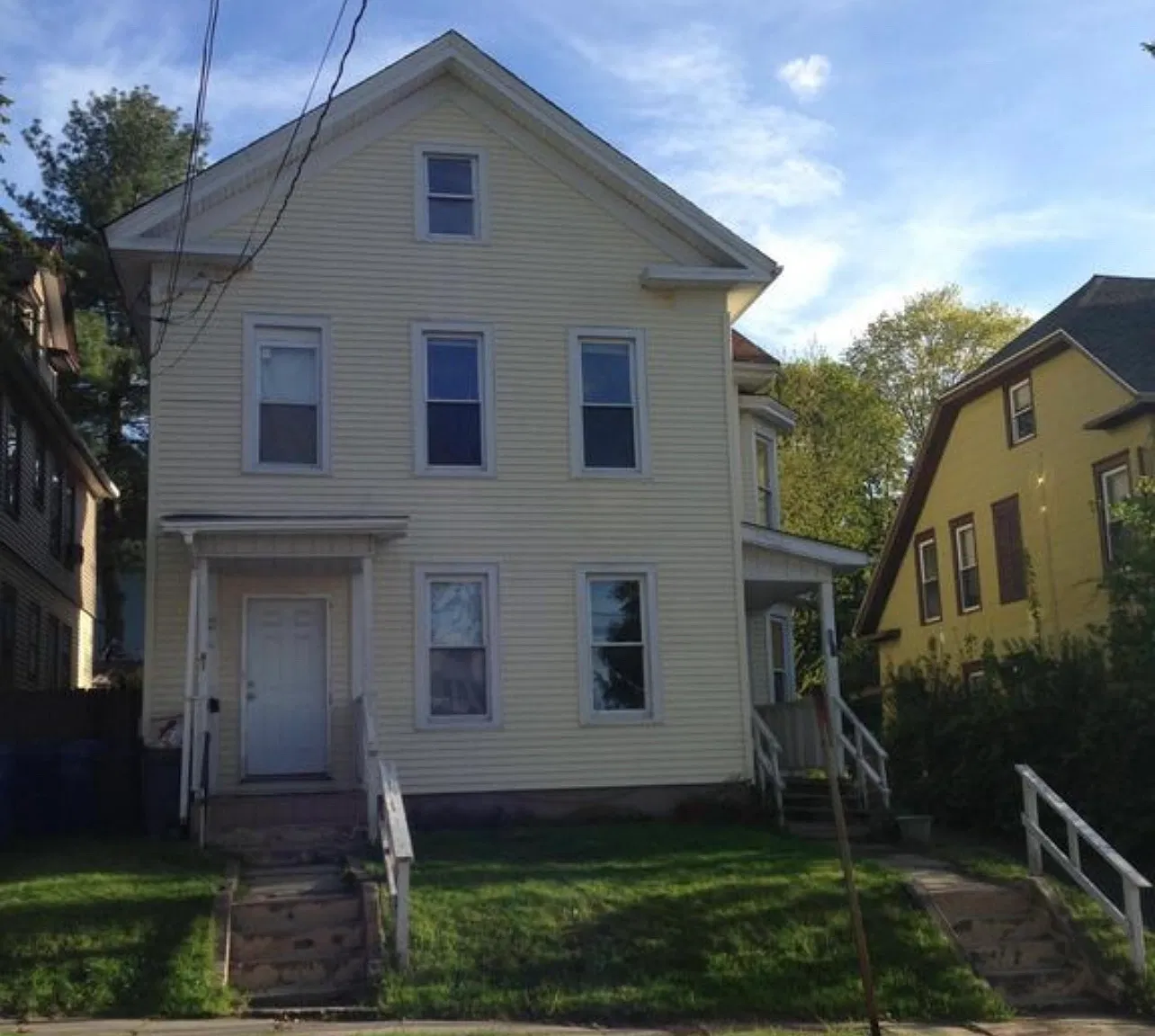 3 bed, $2,400 — Photo 1