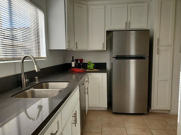 5th image of 11830 Darlington Ave #5