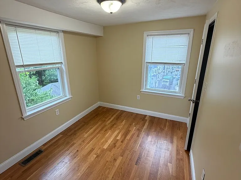 462 Fletcher St — Photo 12