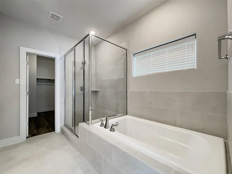 1270 N Post Oak Rd #A — Photo 34