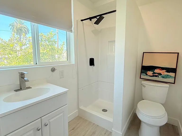 3027 1/2 Walton Ave #2 — Photo 5