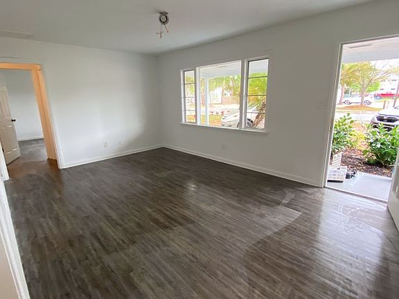 4th image of 720 N Lime Ave