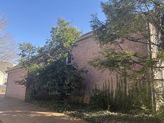 3rd image of 232 Scotsman Ln