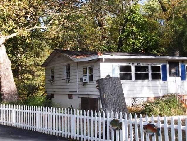 2nd image of 73 Woodlawn Rd