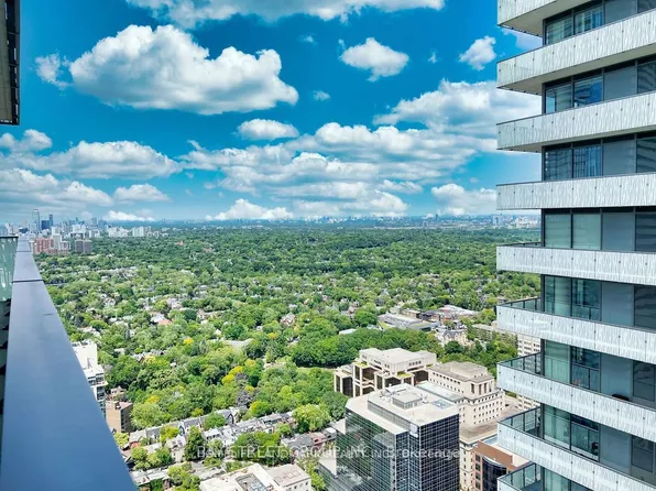 42 Charles St E, Toronto, ON