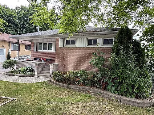 313 Rossland Rd W #LOWER Photo 1