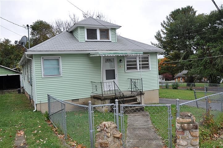 1st image of 2910 S Greenway Dr