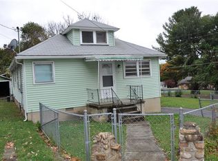 2910 S Greenway Dr, Covington, VA 24426