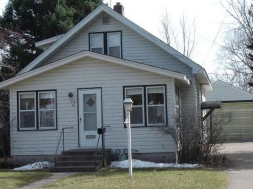 1st image of 920 3rd Ave SW