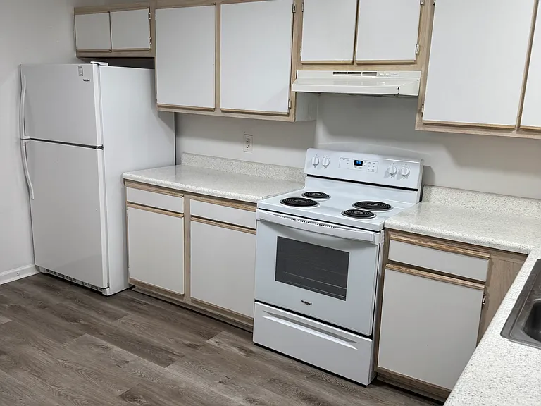 211 Mesa Ln — Photo 1
