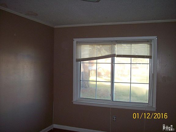 4th image of 406 SE Railroad St