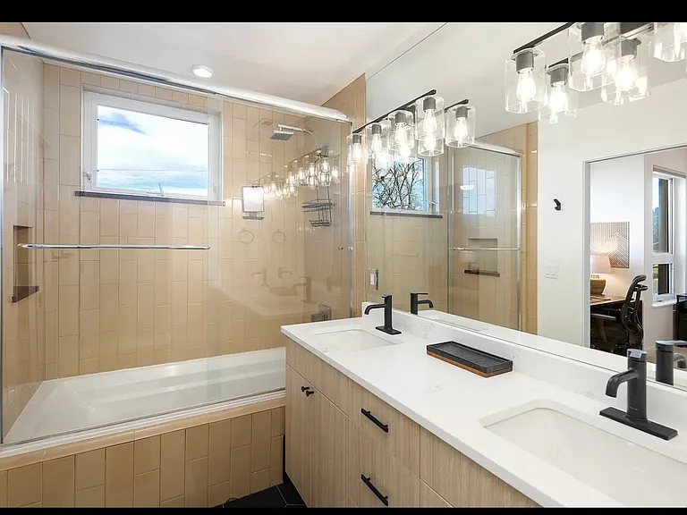 2543 S Sherman St — Photo 31