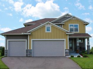 4960 Fairoaks Cir N, Hugo, MN 55038