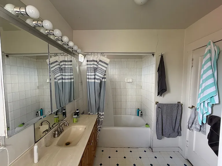 325 Berkeley Park Blvd — Photo 8