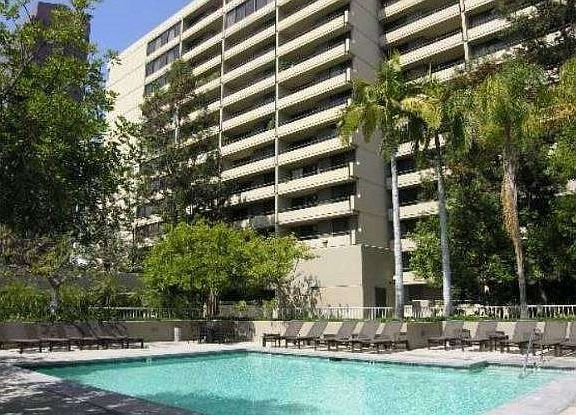 2nd image of 600 W 9th St APT 808