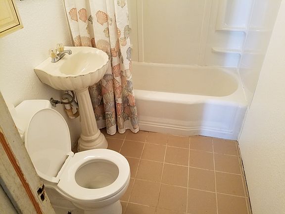 3rd image of 614 SE 11th St