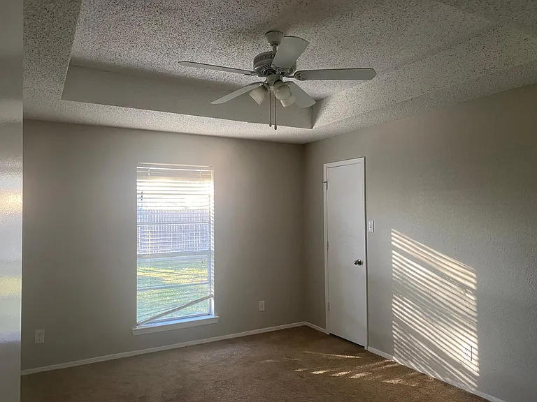 203 Linda St — Photo 12
