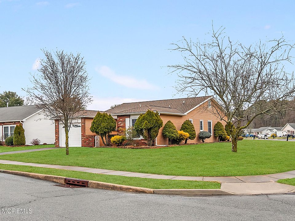 1st image of 170 Everest Drive S