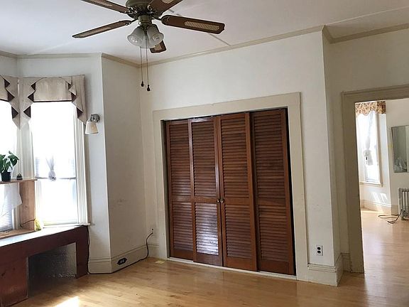 4th image of 266 Farrington St