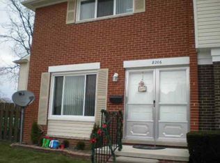 8206 Farnum Cir, Warren, MI 48093