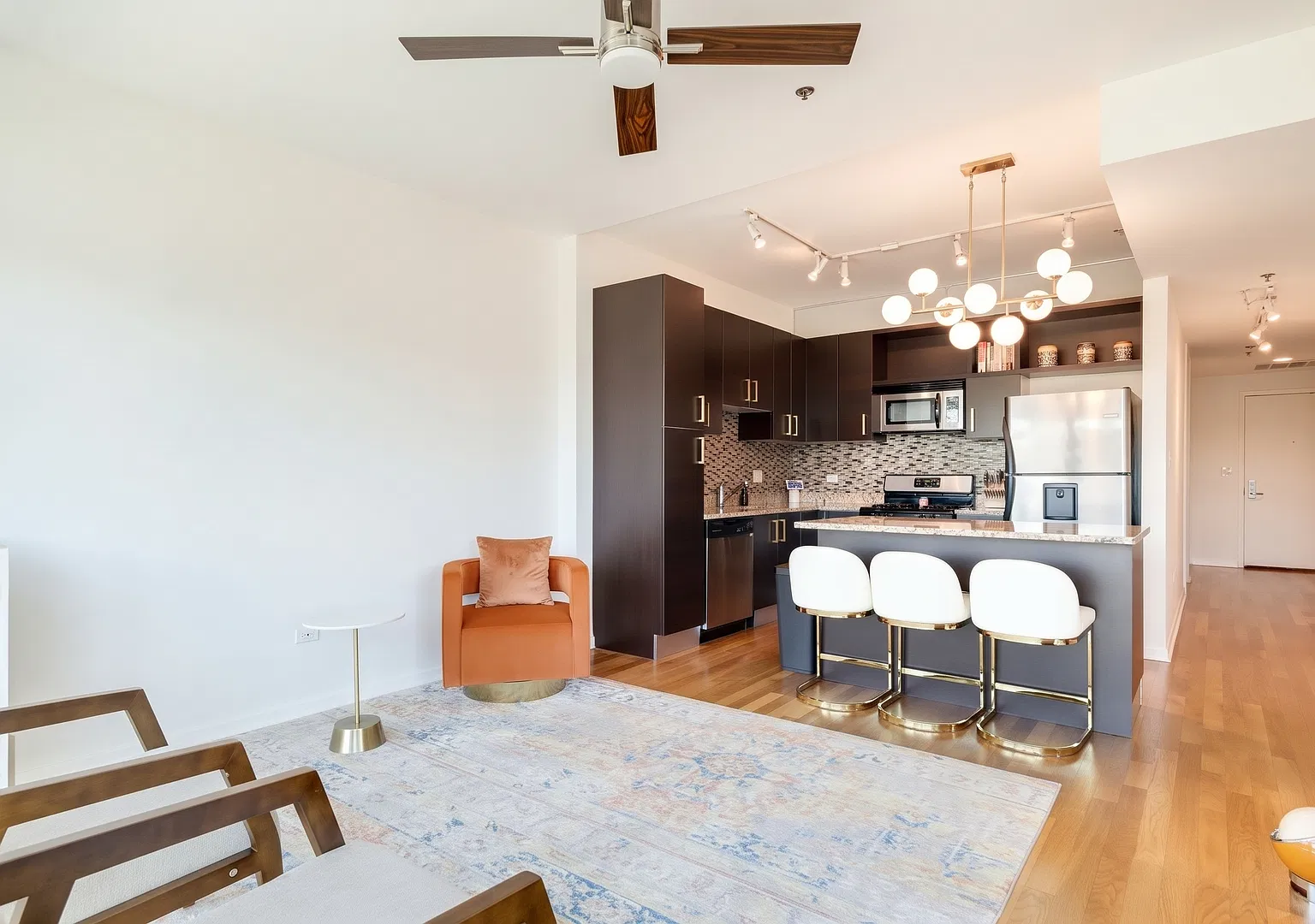 2 bed, 1000 sqft, $3,500 — Photo 3