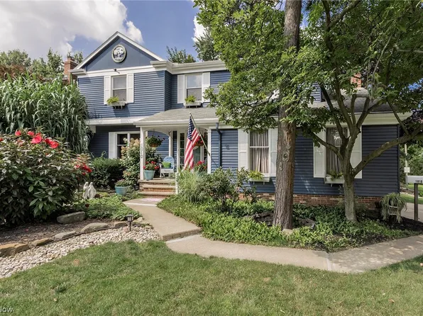 1010 Pinewood Cir, Lyndhurst, OH 44124