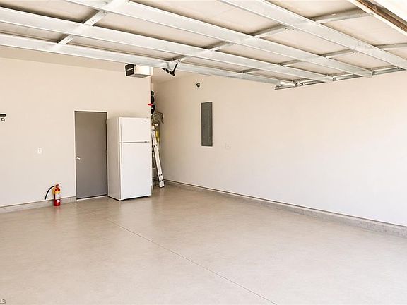 3rd image of 807 Riley Ln