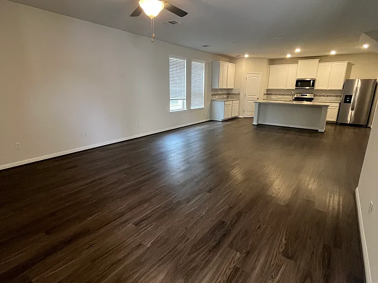 106 Buckthorn Dr — Photo 2