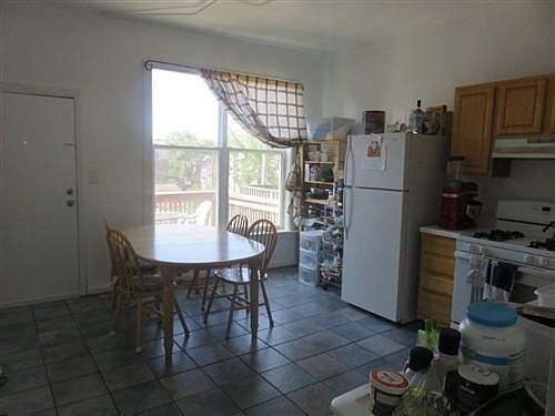 5th image of 2307 W North Ave #1