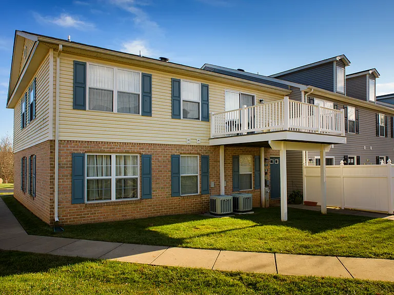 Piney Ridge - Apartment with Balcony