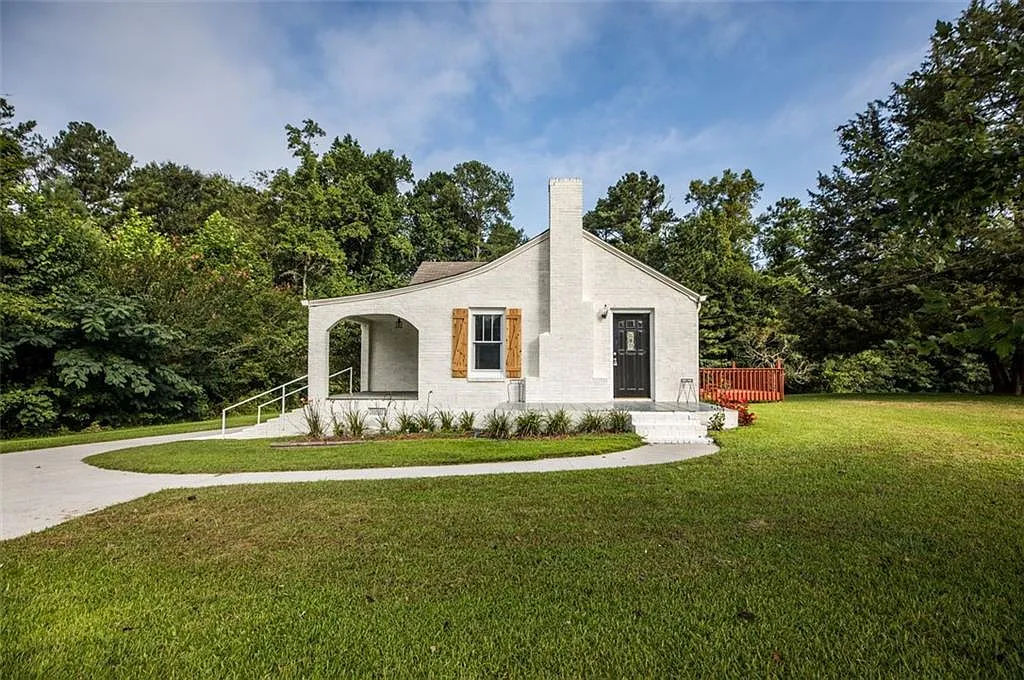 4 bed, 2234 sqft, $2,000 — Photo 1
