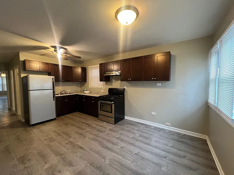 7202 S Marshfield Ave — Photo 3