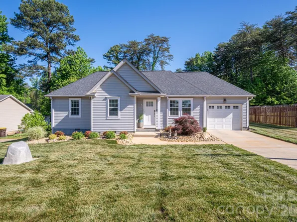 7611 Sarah Dr, Denver, NC 28037
