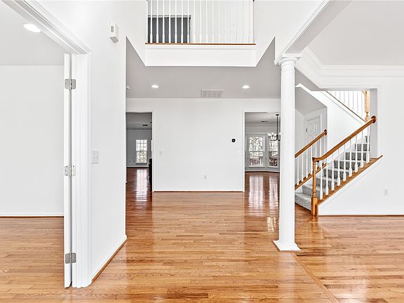 3rd image of 109 Guilford Dr
