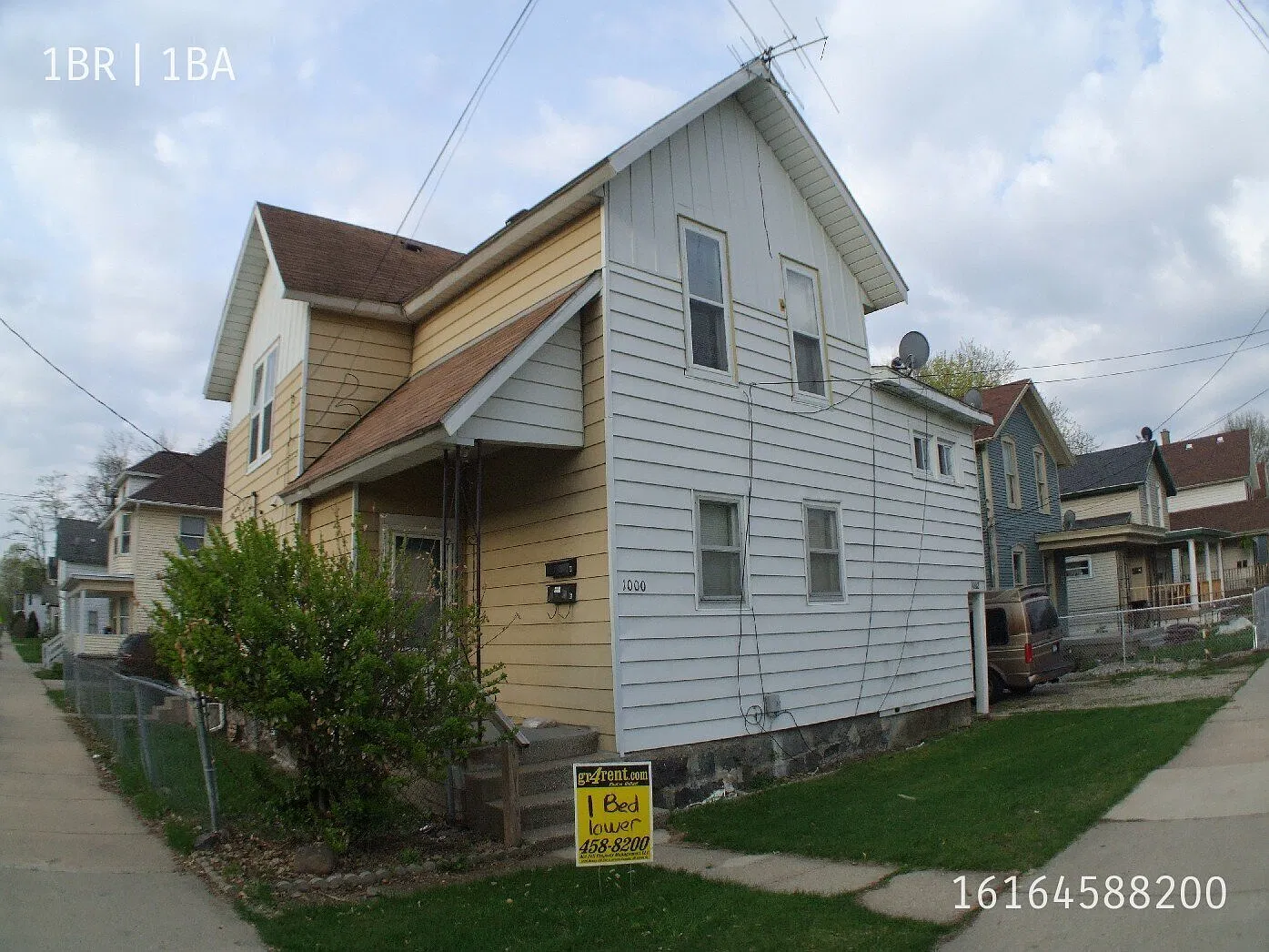 NW one bed upper at 1002 Douglas — Photo 1