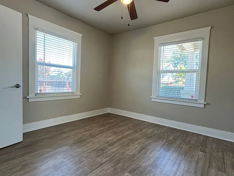 114 De Force Ave — Photo 6