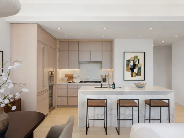 138 East 50th Street image 2 of 26