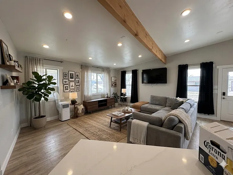 Angela Ave — Photo 2