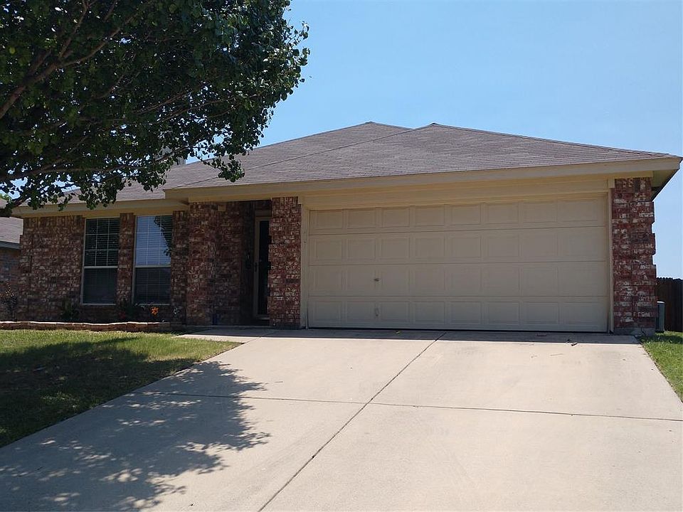 1st image of 657 Fossil Wood Dr