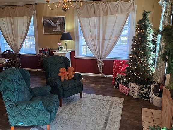 3rd image of 101 W Louisville St