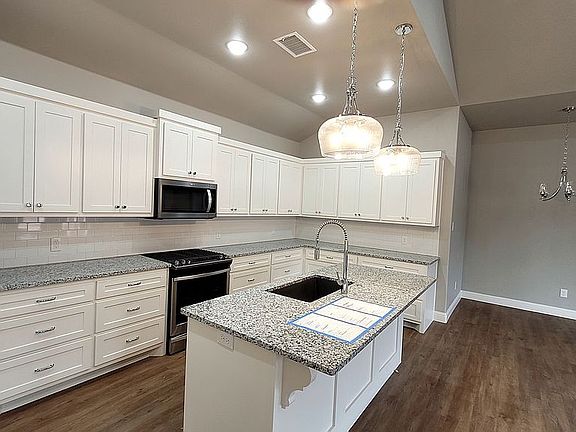 3rd image of 208 Cowboy Ln