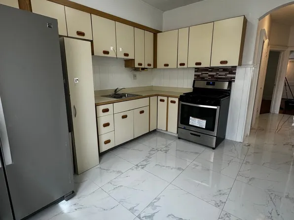 76 West 45th Street image 5 of 10