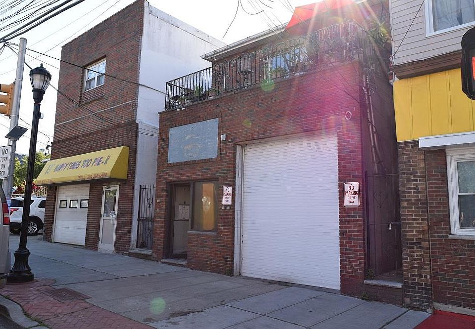 1st image of 908 New York Ave #3