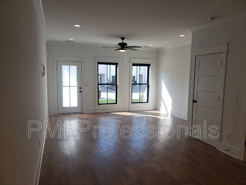 Building Photo - 209 McAuliffe St