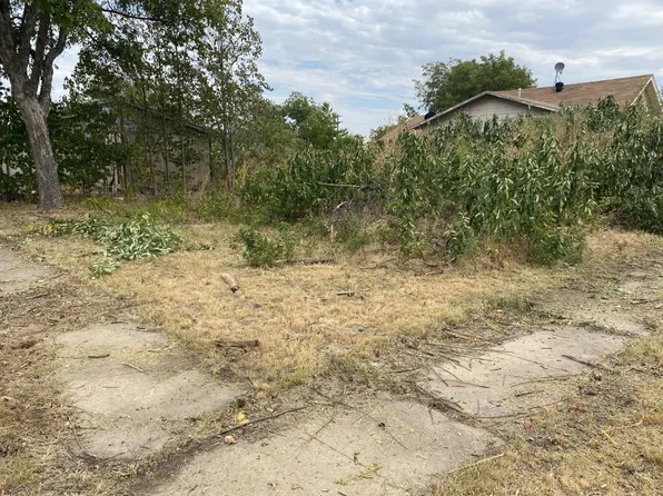 217 W 3rd St #A, Coleman, TX 76834
