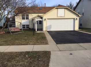 111 Azalea Cir, Streamwood, IL 60107