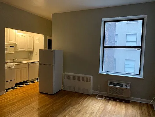 Rented by Salon Realty Corp | media 12