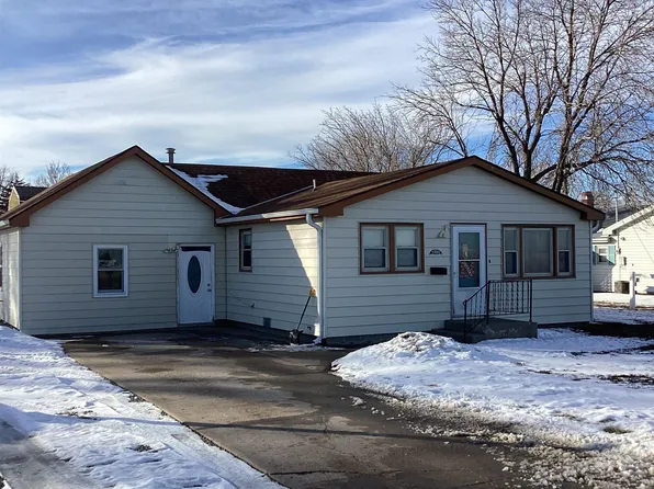 911 Newell St, Cozad, NE 69130