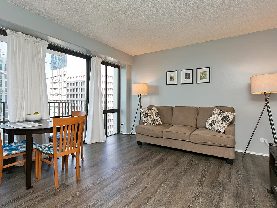 225 Queen St #23C