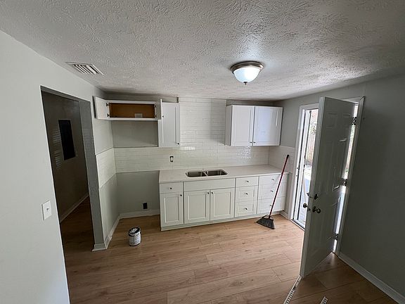 4th image of 3623 Owen Ave